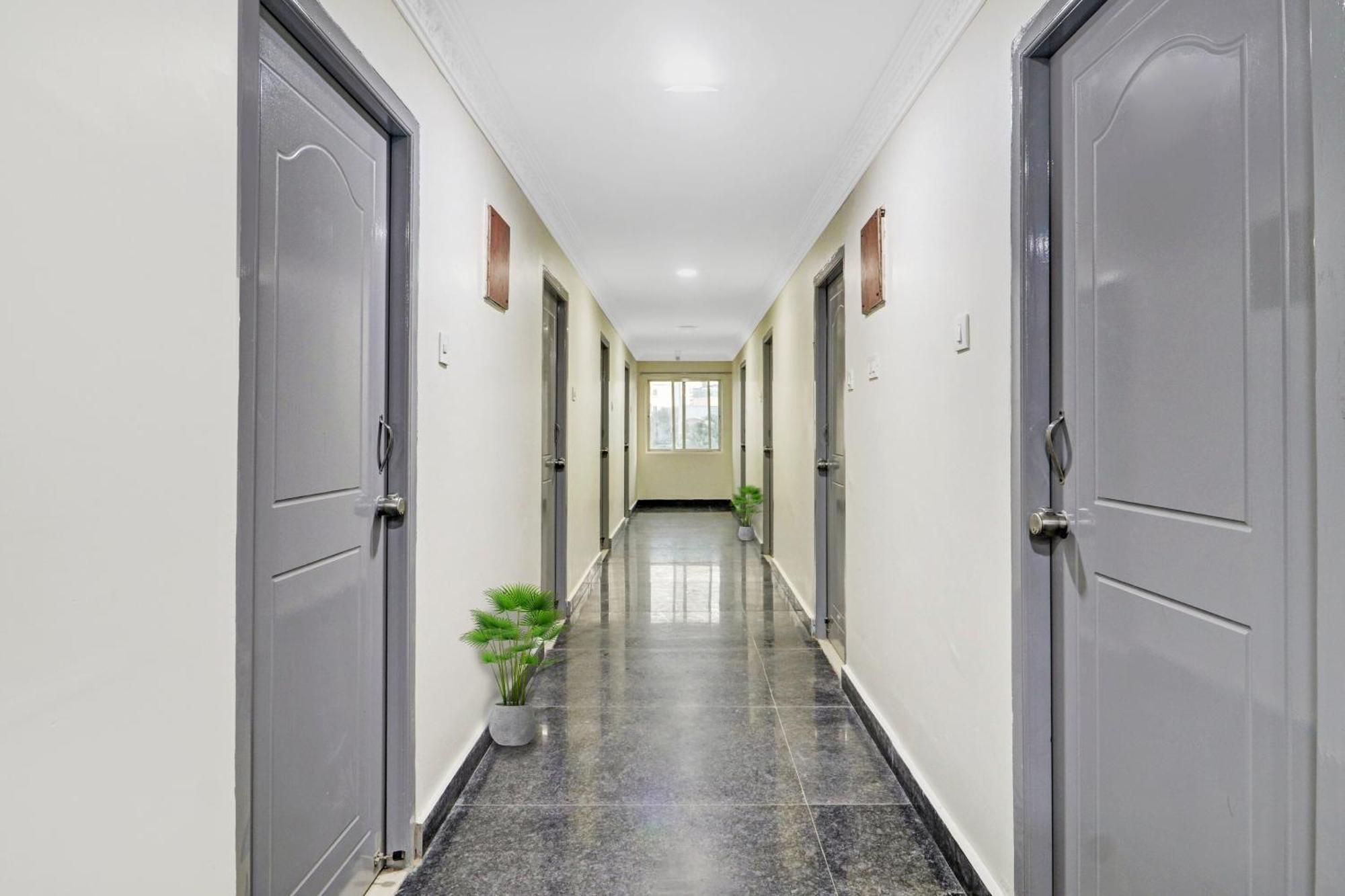 Super Collection O Sahasra Nearkondapur Hotel Hyderabad Exterior foto