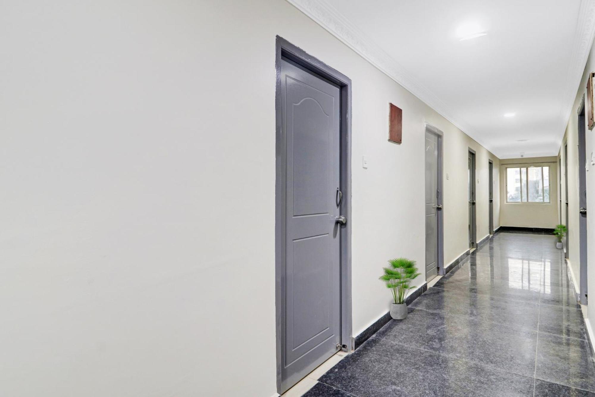 Super Collection O Sahasra Nearkondapur Hotel Hyderabad Exterior foto